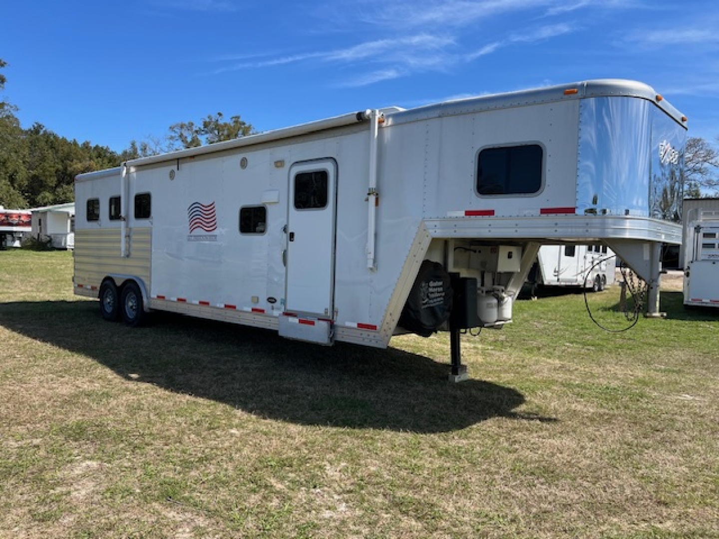 Used 2013 Exiss Trailers 8' wide 3 horse with 12' lq and generator Horse Trailer