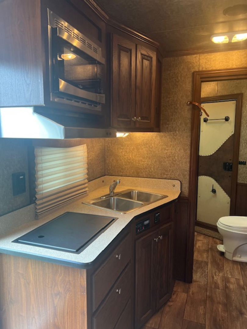 Used 2013 Exiss Trailers 8' wide 3 horse with 12' lq and generator Horse Trailer