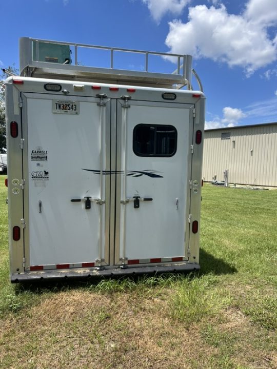Used 2004 CM Trailers 8' wide 4 horse w/ 14' lq and gen Horse Trailer