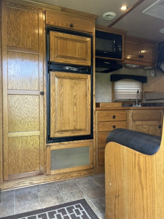 Used 2004 CM Trailers 8' wide 4 horse w/ 14' lq and gen Horse Trailer