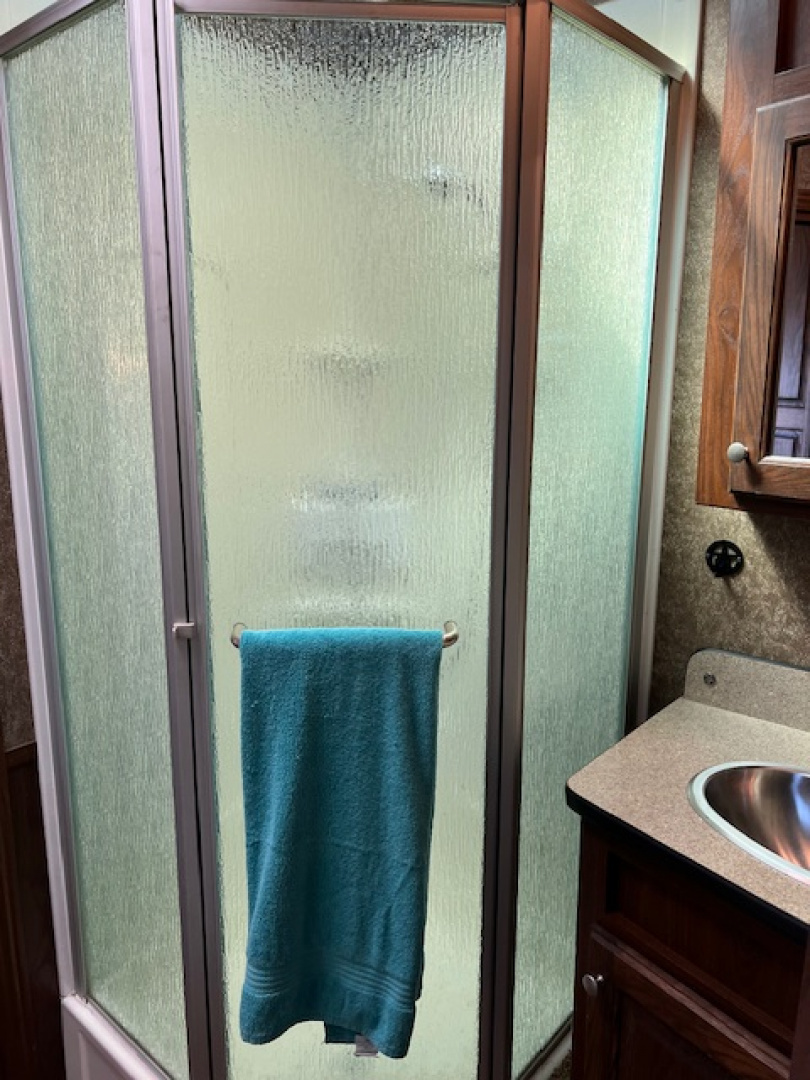 Used 2013 Exiss Trailers 8' wide 3 horse with 12' lq and generator Horse Trailer