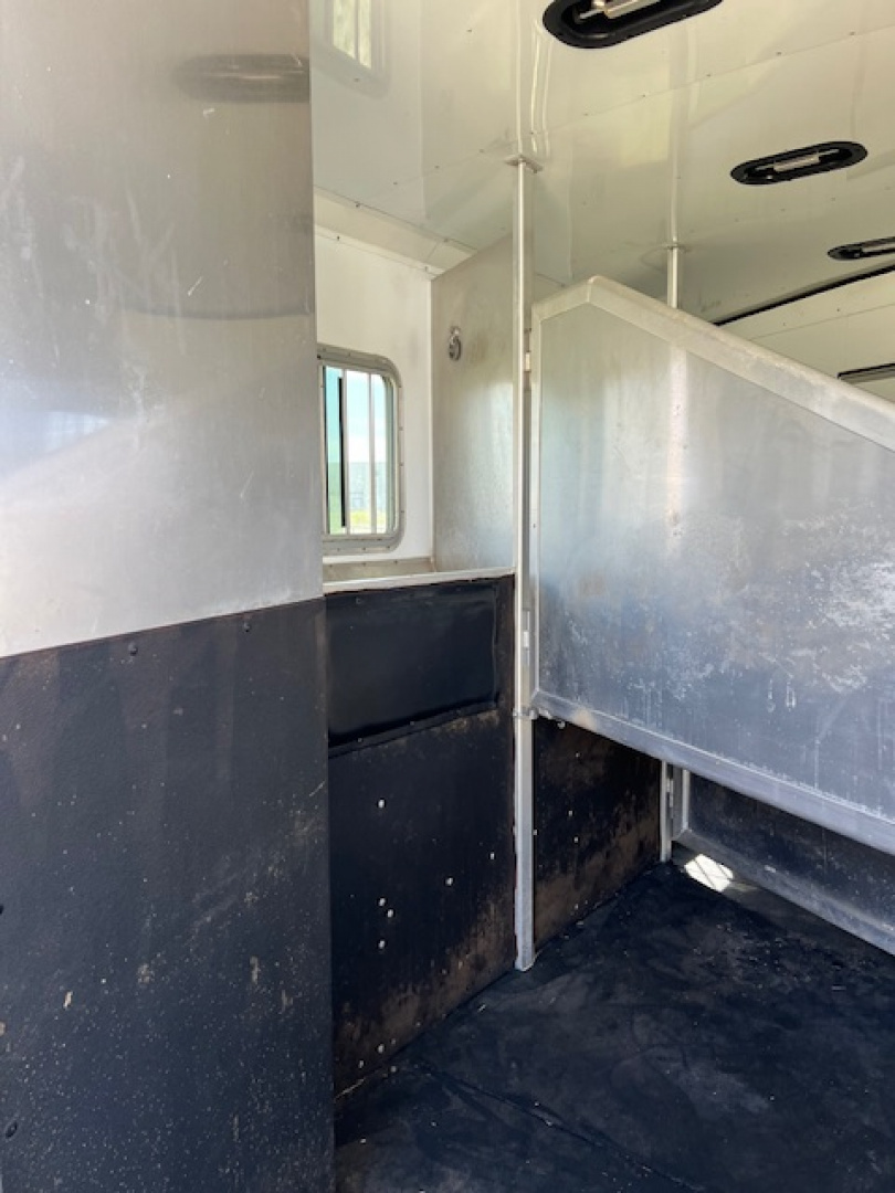 Used 2013 Exiss Trailers 8' wide 3 horse with 12' lq and generator Horse Trailer