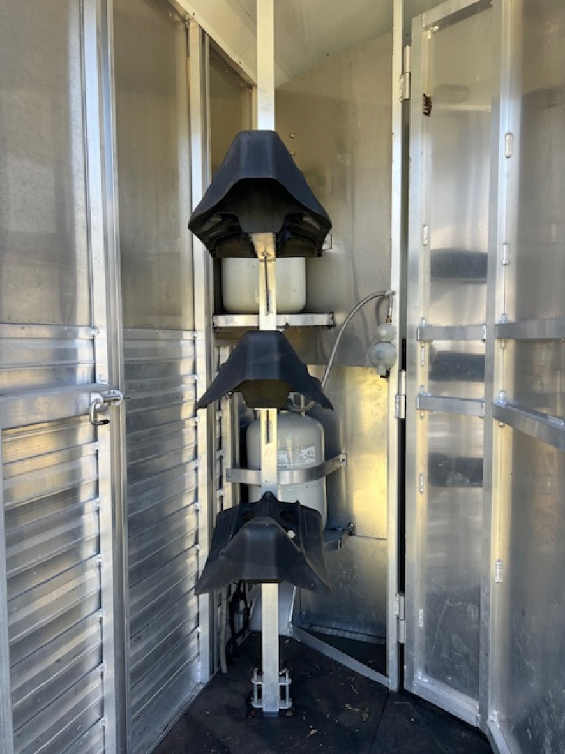 Used 2013 Exiss Trailers 8' wide 3 horse with 12' lq and generator Horse Trailer