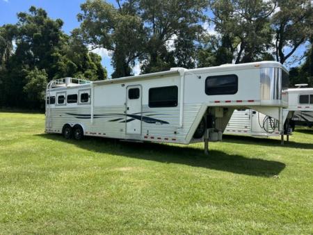 Used 2004 CM Trailers 8' wide 4 horse w/ 14' lq and gen Horse Trailer