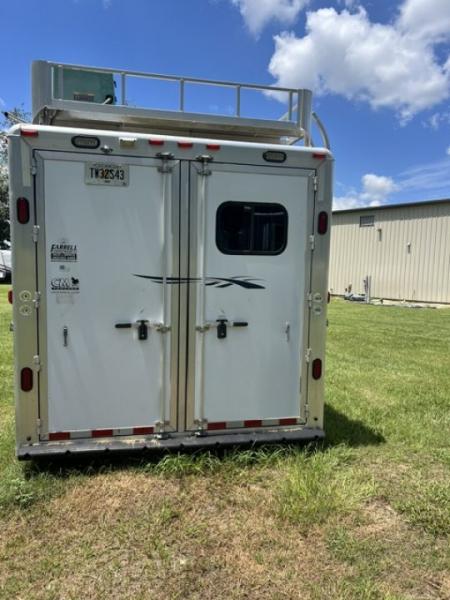 Used 2004 CM Trailers 8' wide 4 horse w/ 14' lq and gen Horse Trailer
