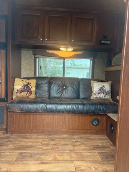 Used 2013 Exiss Trailers 8' wide 3 horse with 12' lq and generator Horse Trailer