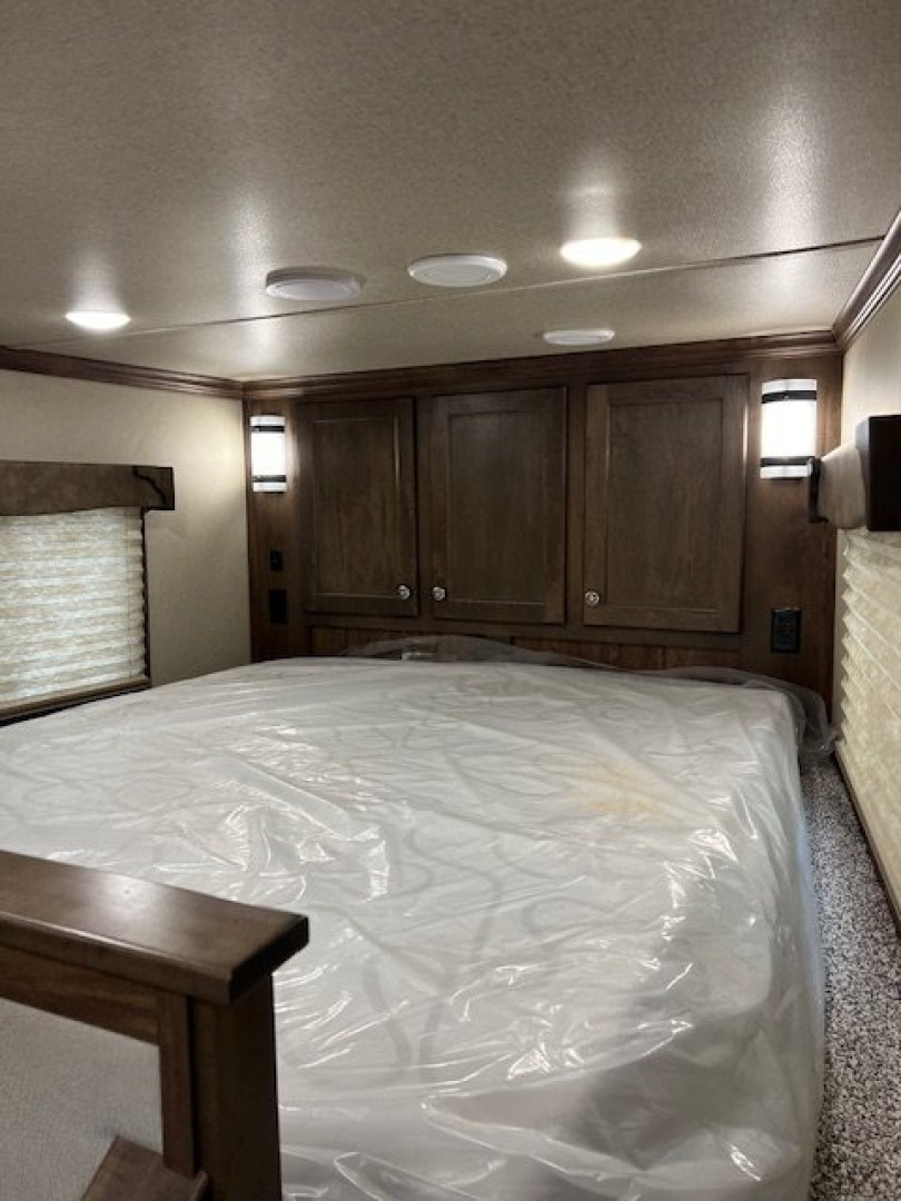 New 2025 Merhow Trailers 8' wide 3 horse side load w/14' lq Horse Trailer