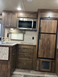 New 2025 Merhow Trailers 8' wide 3 horse side load w/14' lq Horse Trailer