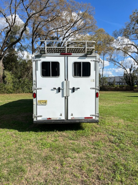 Used 2005 Featherlite Trailers 6 horse slant load with dressing room Horse Trailer