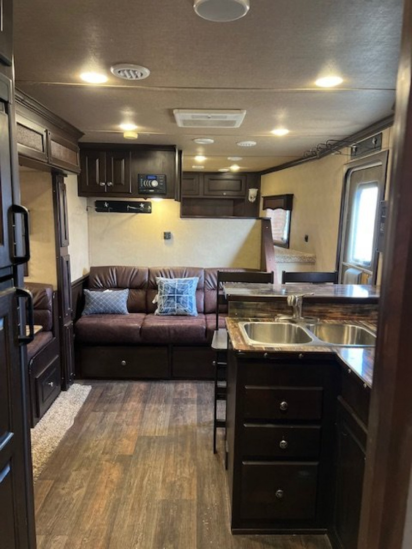 Used 2018 Merhow Trailers 8' wide 4 horse w/17' living quarters Horse Trailer