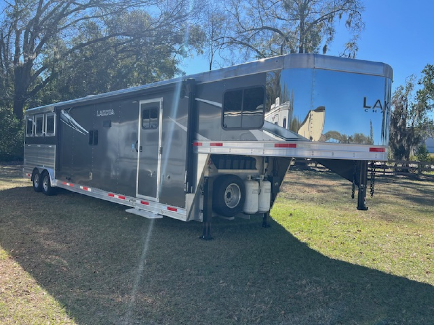 Used 2021 Lakota 8' wide 3 horse w/ 15' living quarters Horse Trailer