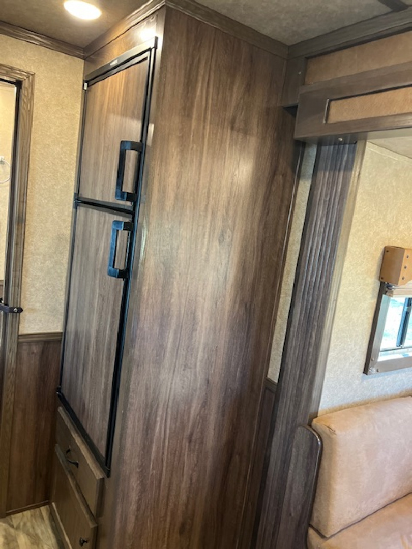 Used 2021 Lakota 8' wide 3 horse w/ 15' living quarters Horse Trailer