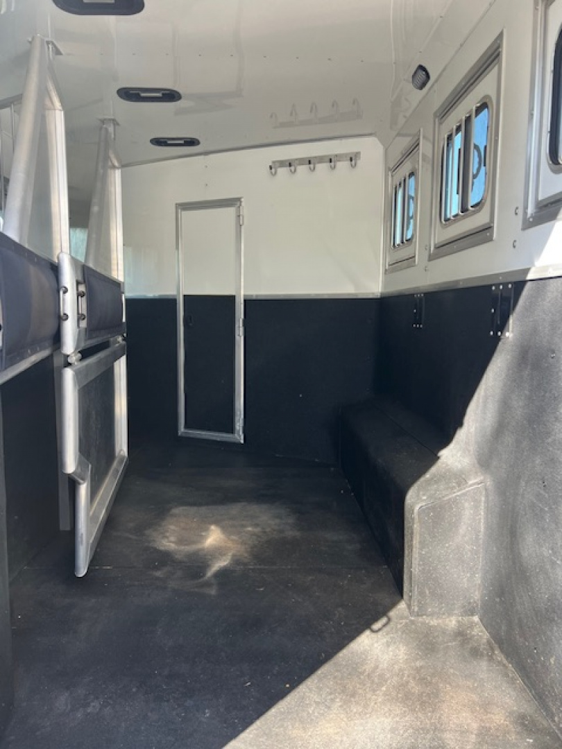 Used 2021 Lakota 8' wide 3 horse w/ 15' living quarters Horse Trailer