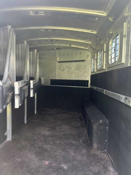 Used 2003 4-Star Trailers 8' wide 4 horse w/12' lq midtack and gen Horse Trailer