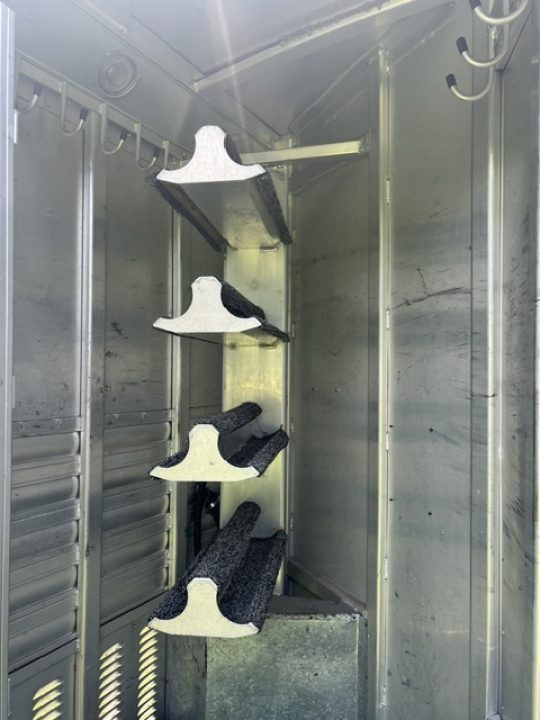 Used 2003 4-Star Trailers 8' wide 4 horse w/12' lq midtack and gen Horse Trailer