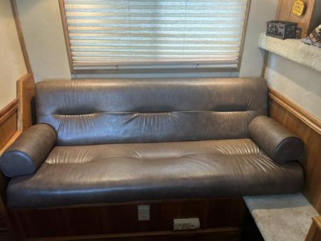 Used 2003 4-Star Trailers 8' wide 4 horse w/12' lq midtack and gen Horse Trailer