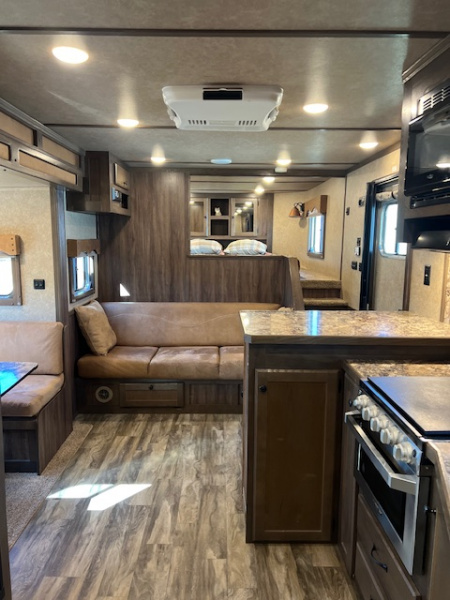 Used 2021 Lakota 8' wide 3 horse w/ 15' living quarters Horse Trailer