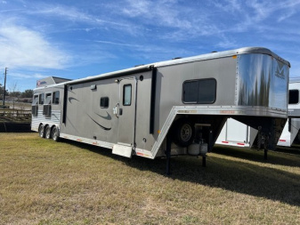 Used 2018 Merhow Trailers 8' wide 4 horse w/17' living quarters Horse Trailer