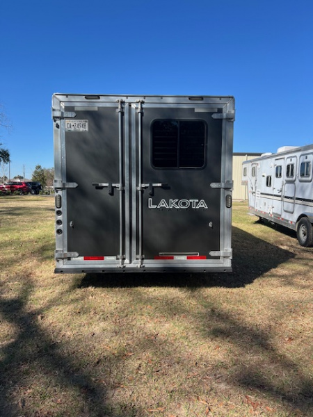 Used 2021 Lakota 8' wide 3 horse w/ 15' living quarters Horse Trailer