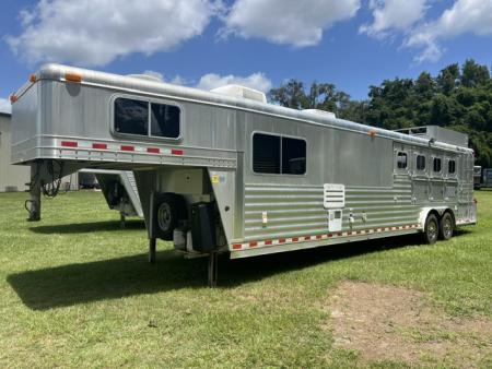 Used 2003 4-Star Trailers 8' wide 4 horse w/12' lq midtack and gen Horse Trailer