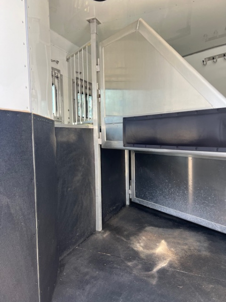 Used 2021 Lakota 8' wide 3 horse w/ 15' living quarters Horse Trailer