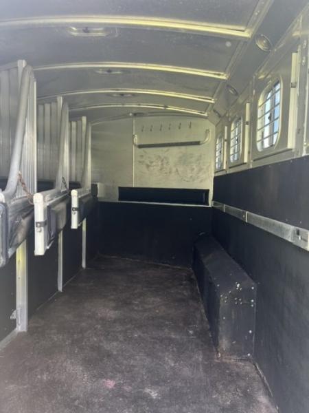 Used 2003 4-Star Trailers 8' wide 4 horse w/12' lq midtack and gen Horse Trailer