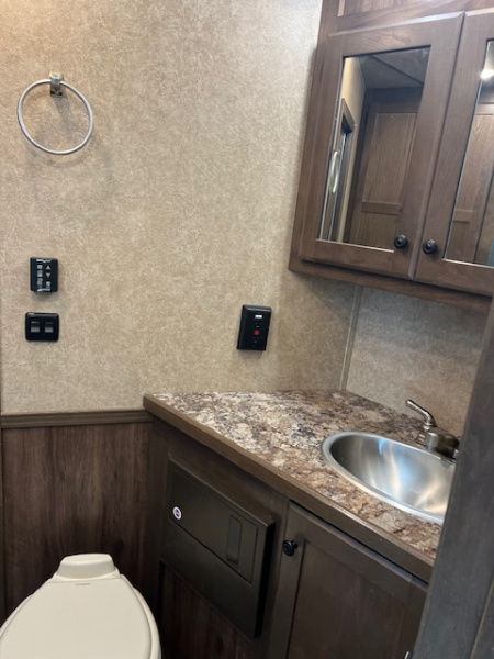 Used 2021 Lakota 8' wide 3 horse w/ 15' living quarters Horse Trailer