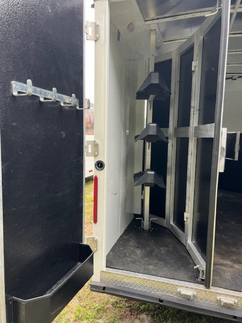 Used 2024 Bison Trailers Ranger 3 horse w/ 6' living quarters Horse Trailer