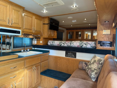 Used 2001 Elite Trailers 8' wide 3 horse w/16'lq midtack Horse Trailer