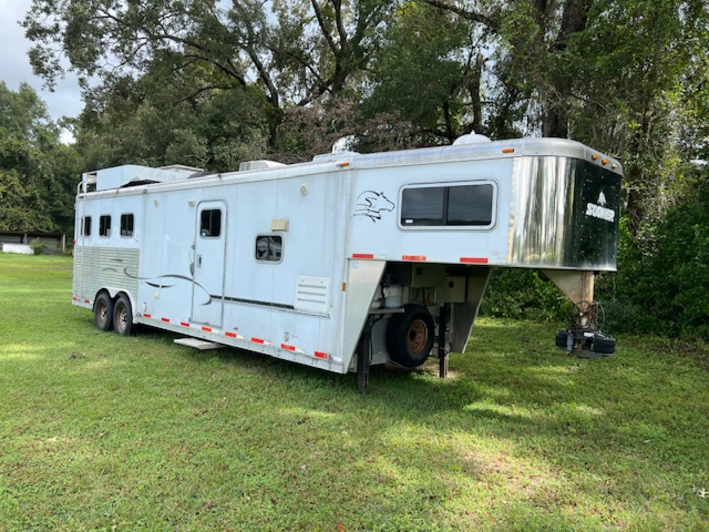 Used 2007 Sooner 8' wide 3 horse w/ 13' lq and gen Horse Trailer