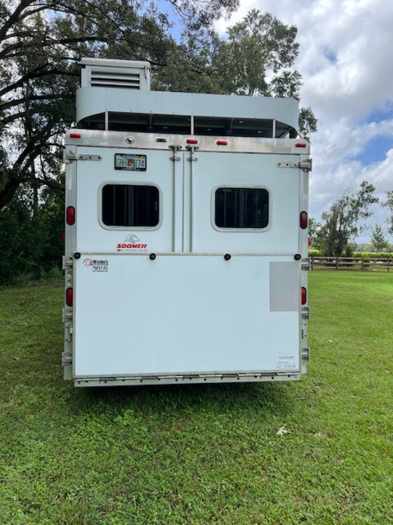 Used 2007 Sooner 8' wide 3 horse w/ 13' lq and gen Horse Trailer