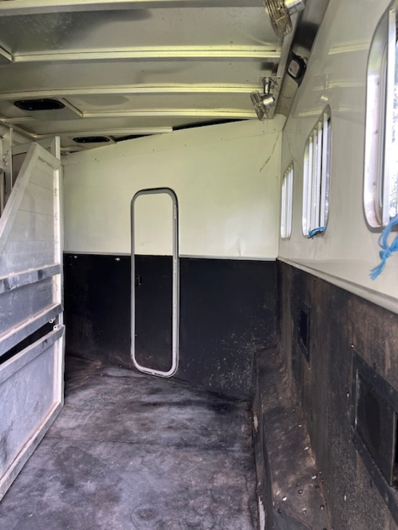 Used 2007 Sooner 8' wide 3 horse w/ 13' lq and gen Horse Trailer