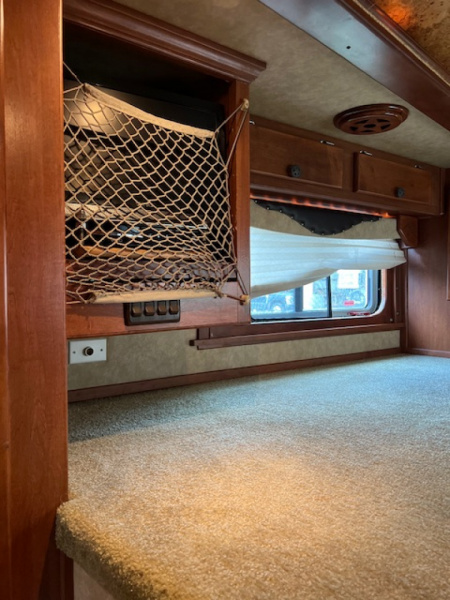 Used 2007 Sooner 8' wide 3 horse w/ 13' lq and gen Horse Trailer