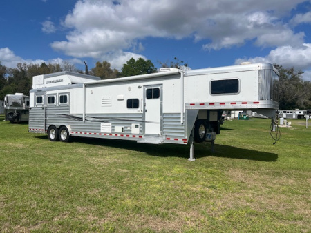 Used 2024 Elite Trailers 8' wide 3 horse side load w/15.6' lq loaded Horse Trailer