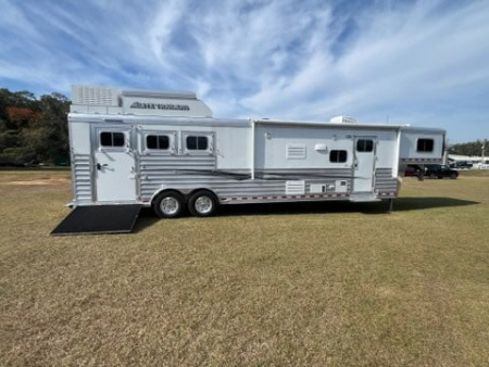 Used 2024 Elite Trailers 8' wide 3 horse side load w/15.6' lq loaded Horse Trailer