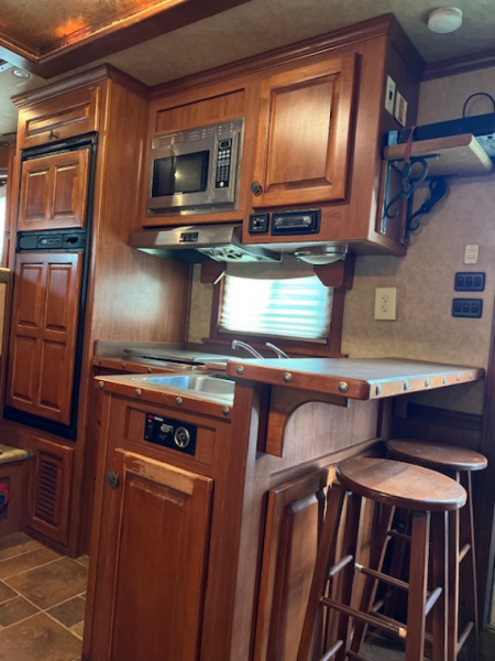 Used 2007 Sooner 8' wide 3 horse w/ 13' lq and gen Horse Trailer