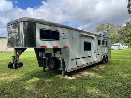 Used 2007 Sooner 8' wide 3 horse w/ 13' lq and gen Horse Trailer