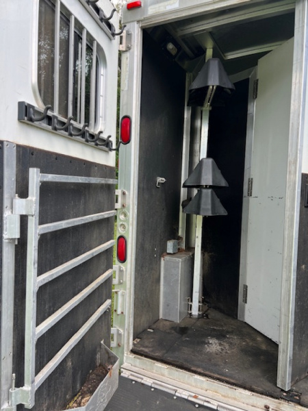 Used 2007 Sooner 8' wide 3 horse w/ 13' lq and gen Horse Trailer