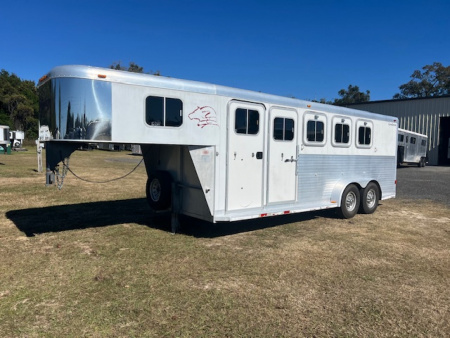 Used 2000 Sooner 4 horse gooseneck w/ dressing room Horse Trailer
