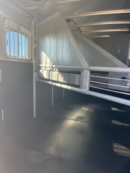 Used 2000 Sooner 4 horse gooseneck w/ dressing room Horse Trailer