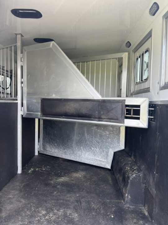 Used 2015 Lakota 8' wide 3 horse Charger w/ 13'living quarters Horse Trailer