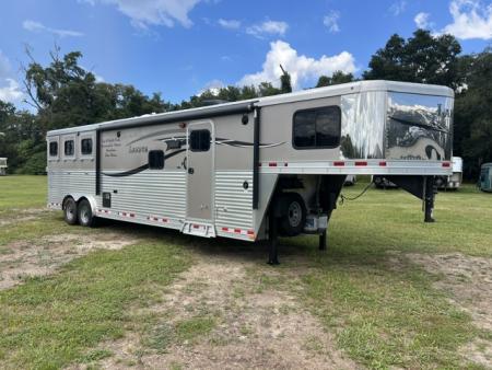 Used 2015 Lakota 8' wide 3 horse Charger w/ 13'living quarters Horse Trailer
