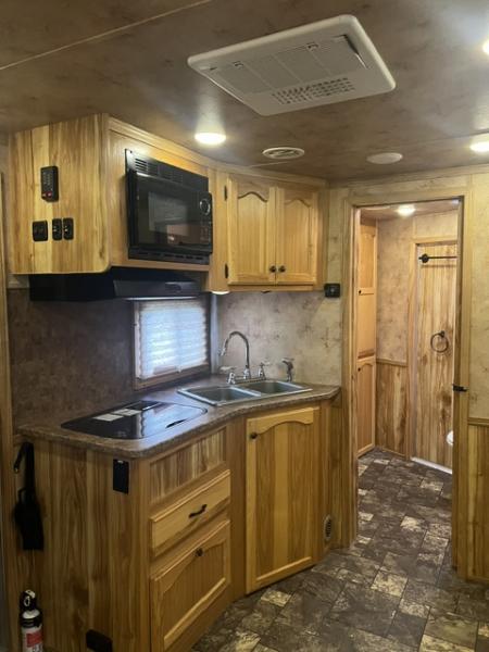 Used 2015 Lakota 8' wide 3 horse Charger w/ 13'living quarters Horse Trailer