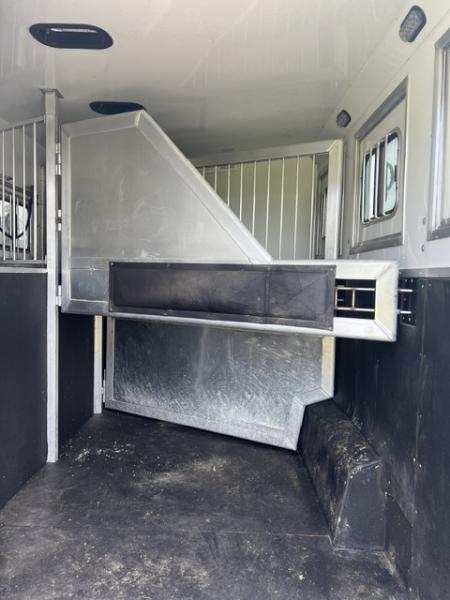 Used 2015 Lakota 8' wide 3 horse Charger w/ 13'living quarters Horse Trailer