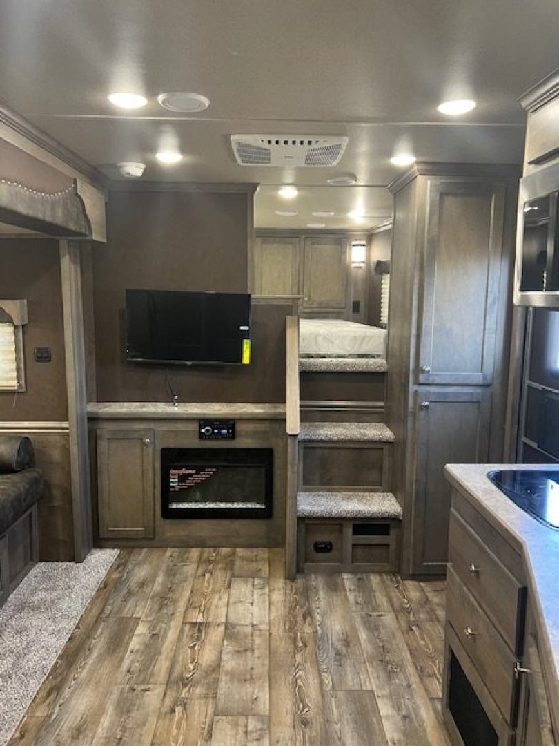 New 2025 Merhow Trailers 8' wide 3 horse w/12' living quarters Horse Trailer