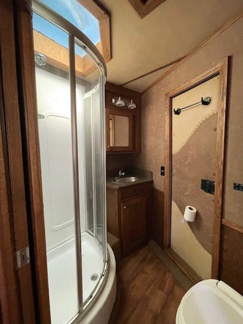 Used 2011 Sooner 8' wide 3 horse Premier 13' living quarters Horse Trailer