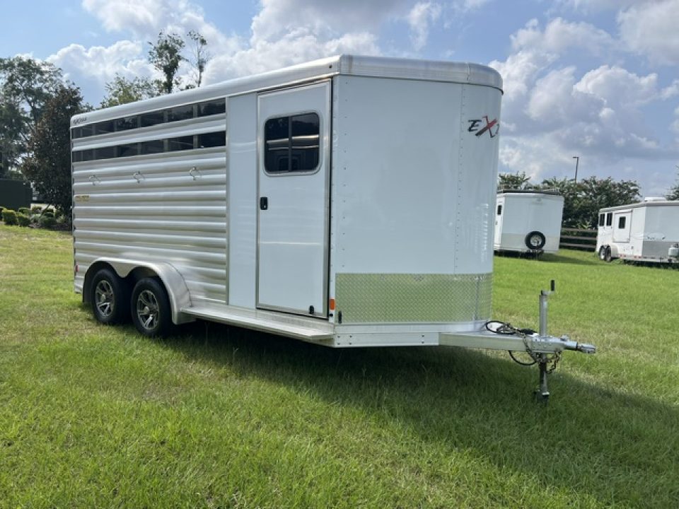 Used 2023 Exiss Trailers 3 horse slant load bumper pull w/ dressing room Horse Trailer