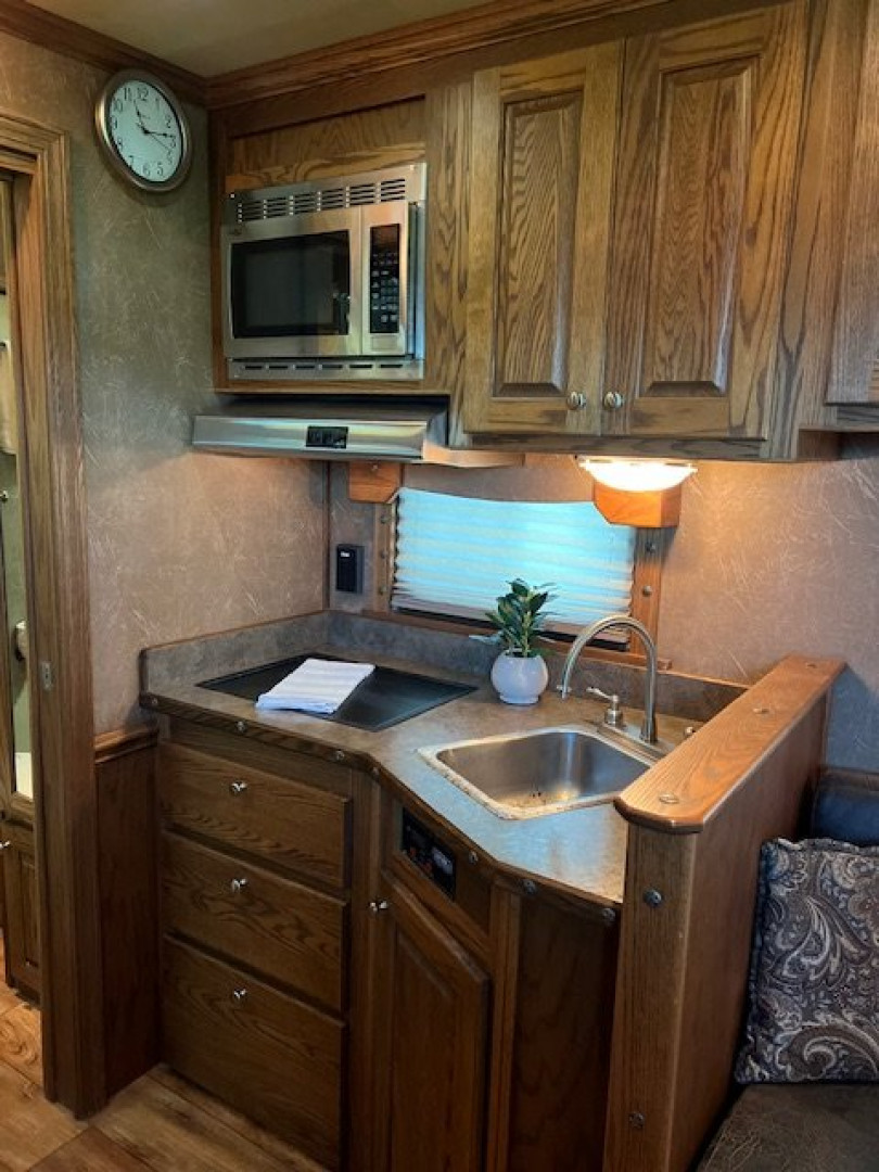 Used 2011 Sooner 8' wide 3 horse Premier 13' living quarters Horse Trailer