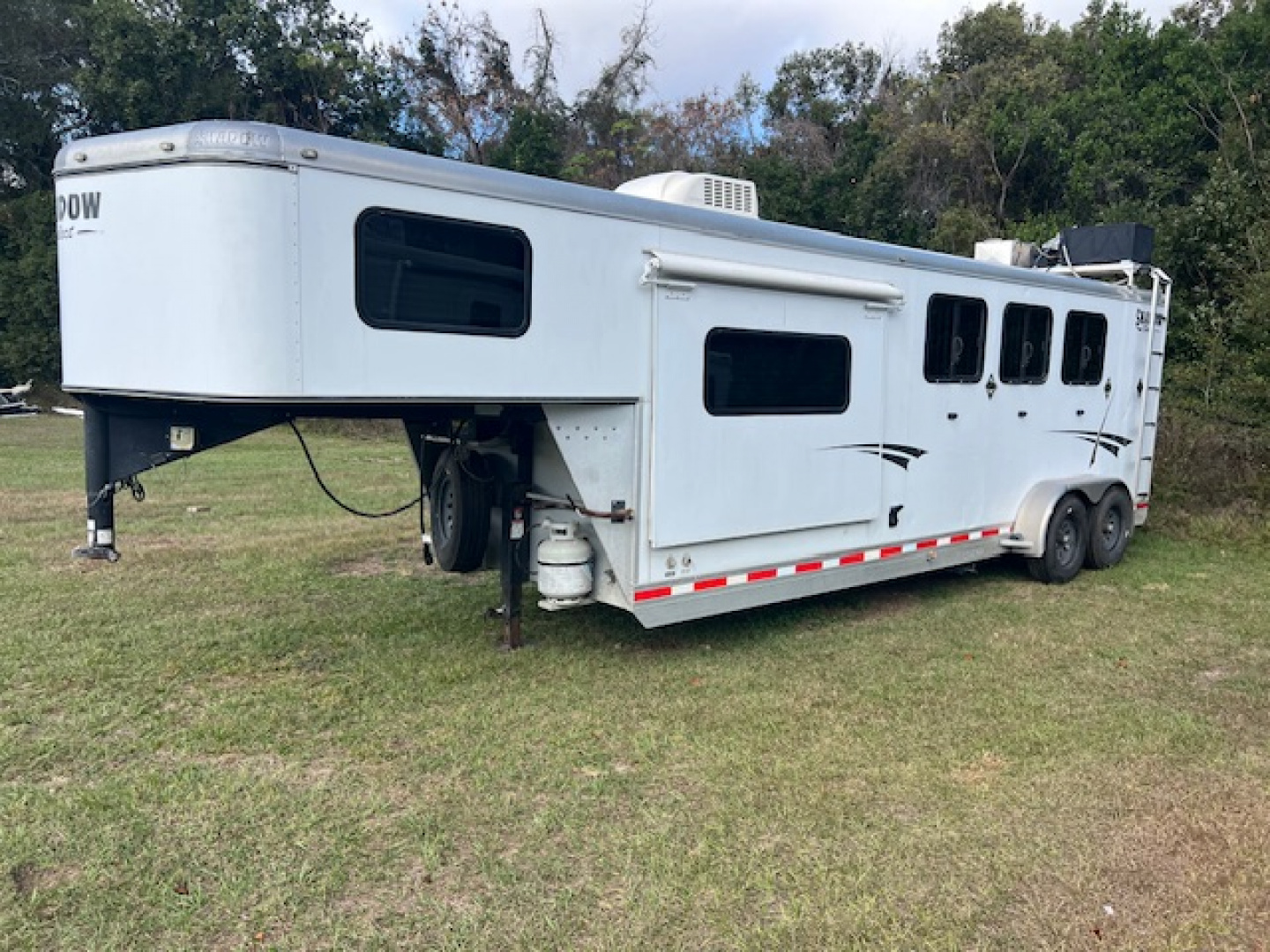 Used 2013 Shadow 3 horse w/ 8' lq and generator Horse Trailer