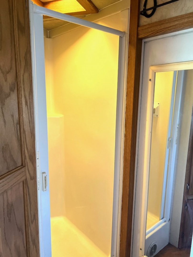 Used 2013 Shadow 3 horse w/ 8' lq and generator Horse Trailer